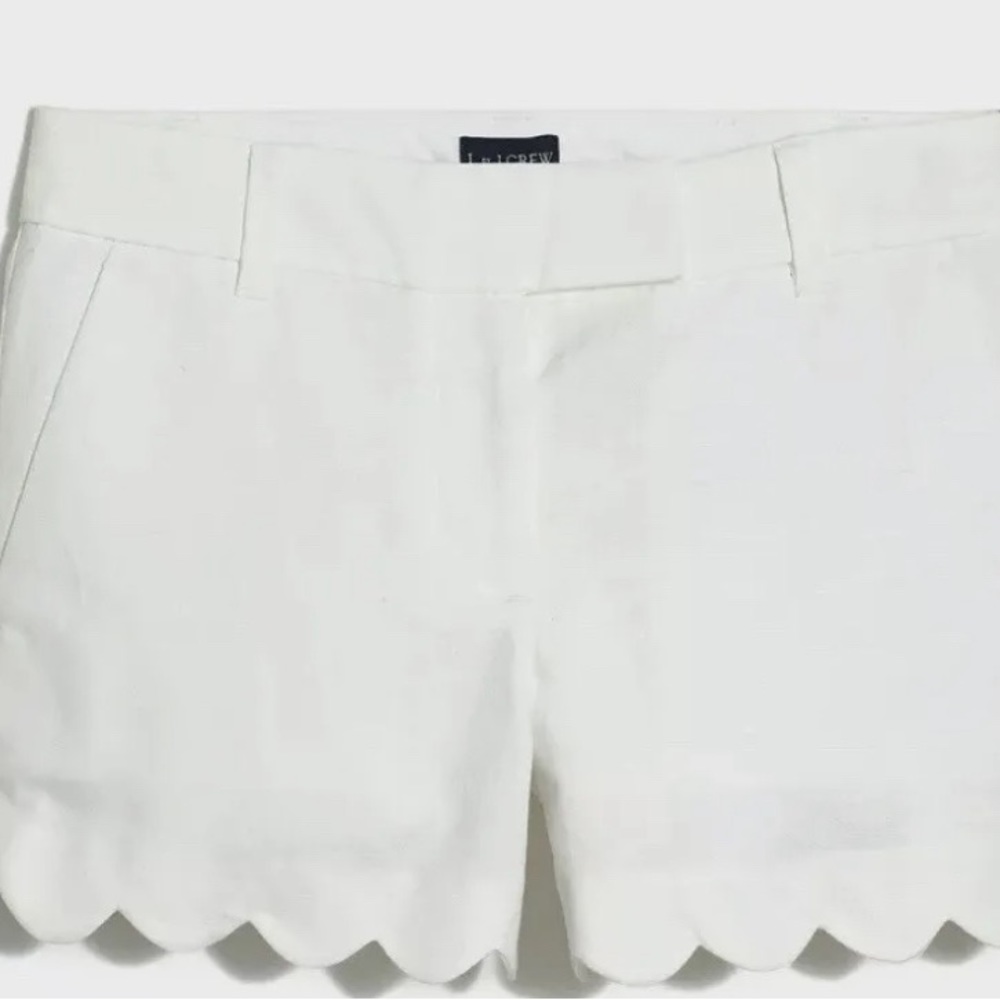 J. Crew white scalloped hem shorts. New with tags item #BH027 Size 8